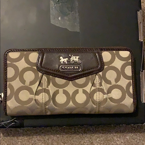 Coach Handbag and wallet. (Only used once) - Picture 11 of 14